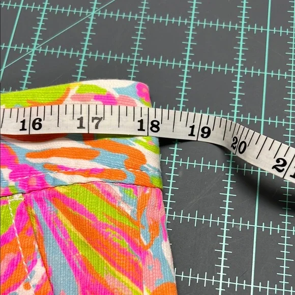 Lilly Pulitzer Callahan Tropical Print Shorts - Picture 8 of 8